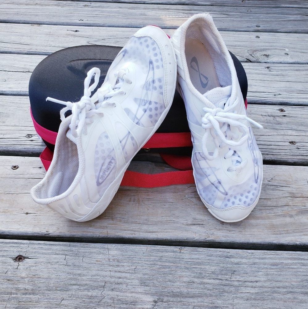 Nfinity Vengeance Size 7 Womens